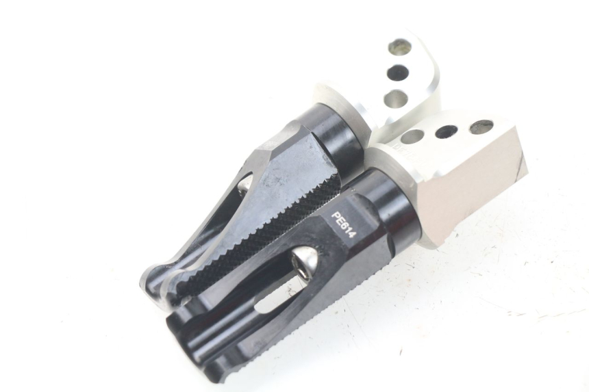 photo de FUSSRASTEN HINTEN KAWASAKI Z Z900 900 (2017 - 2019) - Zoom auf Gebrauchszustand