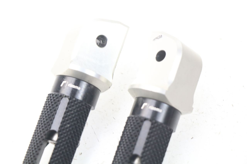 photo de FUSSRASTEN HINTEN KAWASAKI Z Z900 900 (2017 - 2019) - Details der Befestigungspunkte