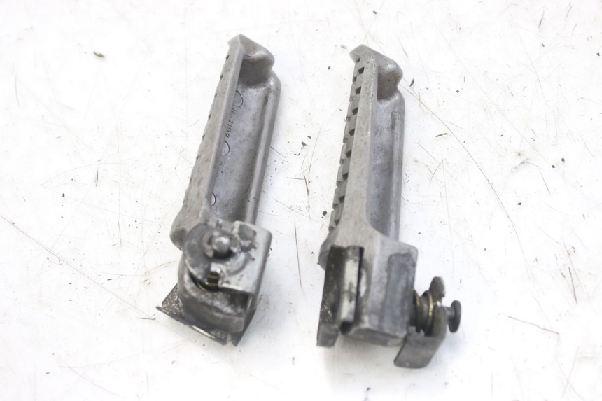 photo de PAAR FUßRASTENHALTER HINTEN KAWASAKI ZX-6R ZX6R 600 (1995 - 1997) - Zoom auf Gebrauchszustand