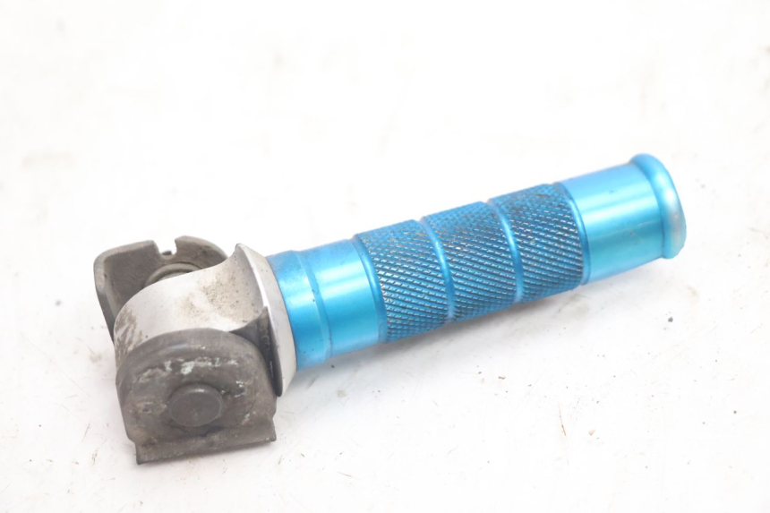 photo de PAAR FUßRASTENHALTER HINTEN KAWASAKI ZX-6R ZX6R 600 (1995 - 1997) - Zoom auf Gebrauchszustand