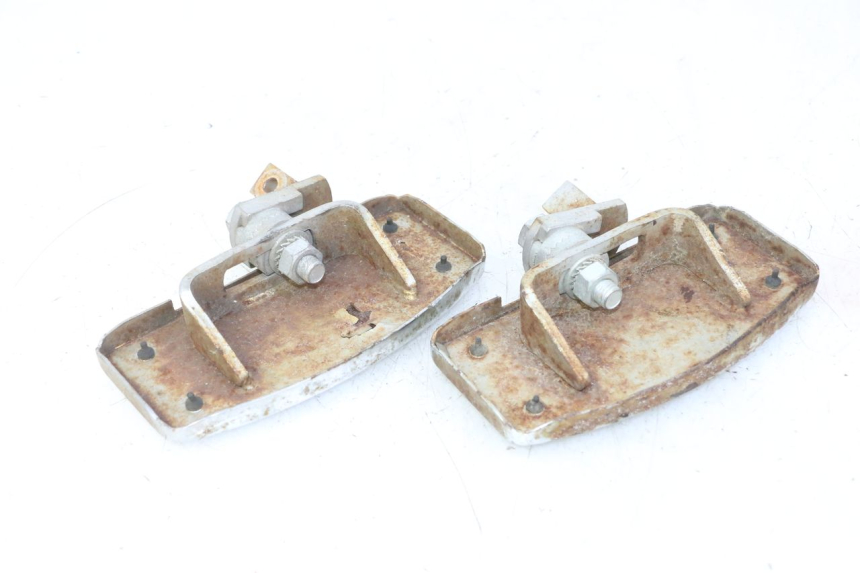 photo de FUSSRASTEN VORN HYOSUNG GV AQUILA 125 (2000 - 2009) - Zoom auf Gebrauchszustand