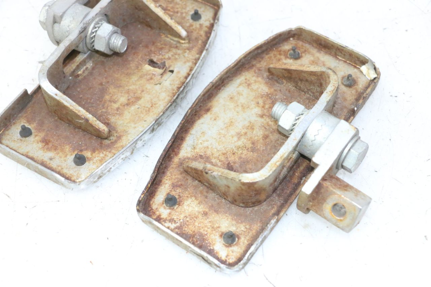 photo de FUSSRASTEN VORN HYOSUNG GV AQUILA 125 (2000 - 2009) - Technische Nahaufnahme