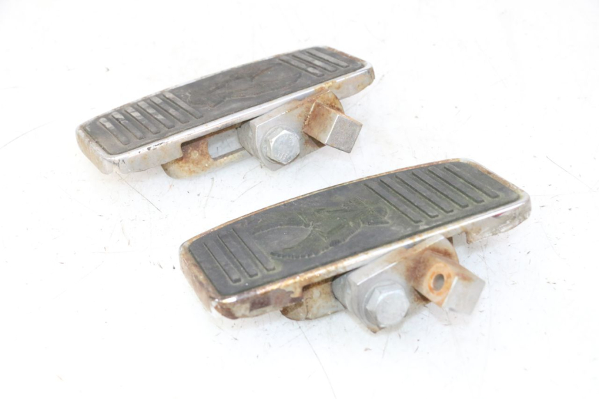 photo de FUSSRASTEN VORN HYOSUNG GV AQUILA 125 (2000 - 2009) - Oberflächenzustand und Material