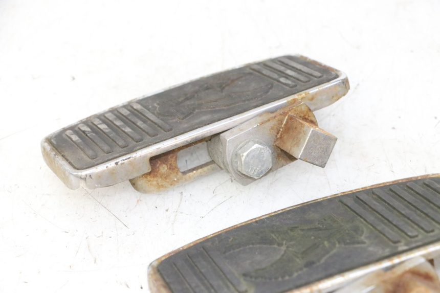 photo de FUSSRASTEN VORN HYOSUNG GV AQUILA 125 (2000 - 2009) - Geprüftes Gebrauchtteil