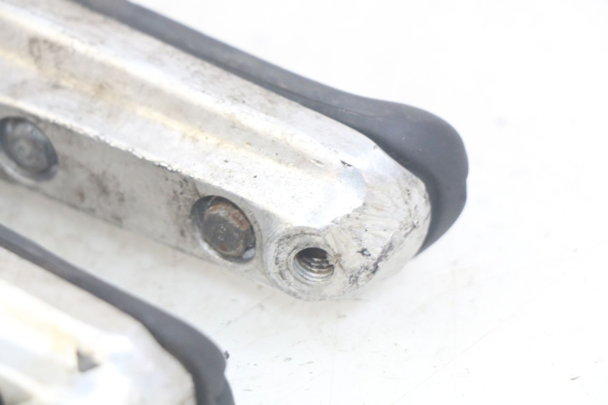 photo de VORDERE FUßRASTENPAAR HONDA CBR F SC25 1000 (1989 - 1992) - Technische Nahaufnahme