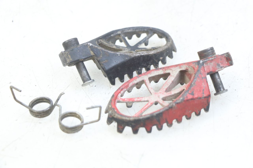 photo de VORDERE FUßRASTENPAAR APOLLO DIRT BIKE 125 (2010 - 2018) - Detailansicht des Bauteils