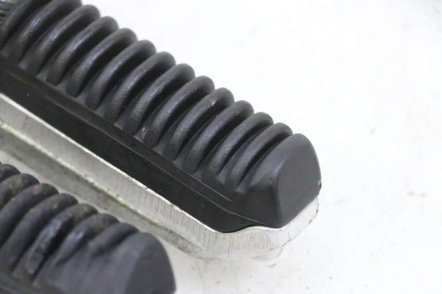 photo de FUSSRASTEN VORN SUZUKI GSF N BANDIT 600 (1996 - 1999) - Details der Befestigungspunkte