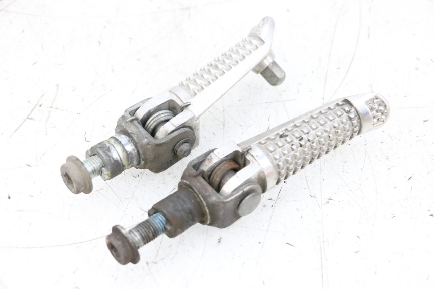 photo de FUSSRASTEN VORN SUZUKI GSXR GSX-R 1000 (2003 - 2004) - Technische Nahaufnahme