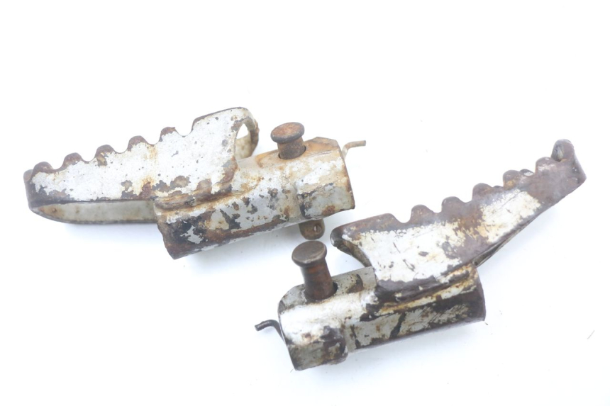 photo de FUSSRASTEN VORN KAWASAKI KDX 125 (1990 - 1991) - Detailansicht des Bauteils