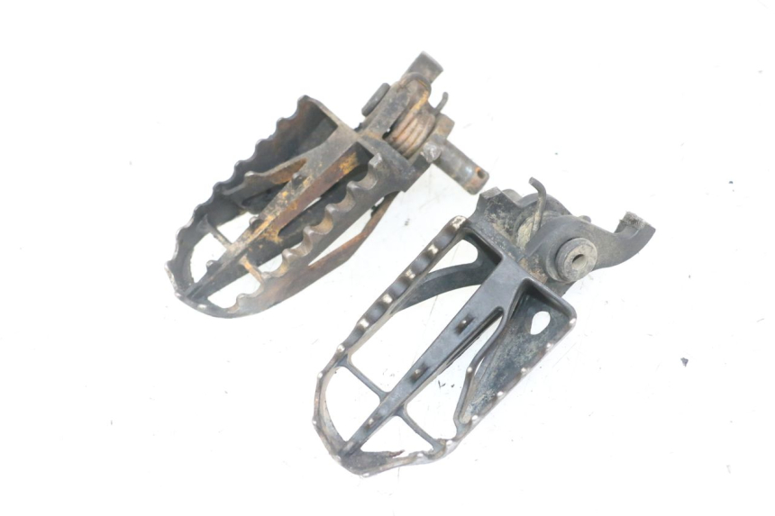 photo de FUSSRASTEN VORN KAWASAKI KX F KXF 450 (2009 - 2011) - Kennzeichnungen und Originalreferenzen