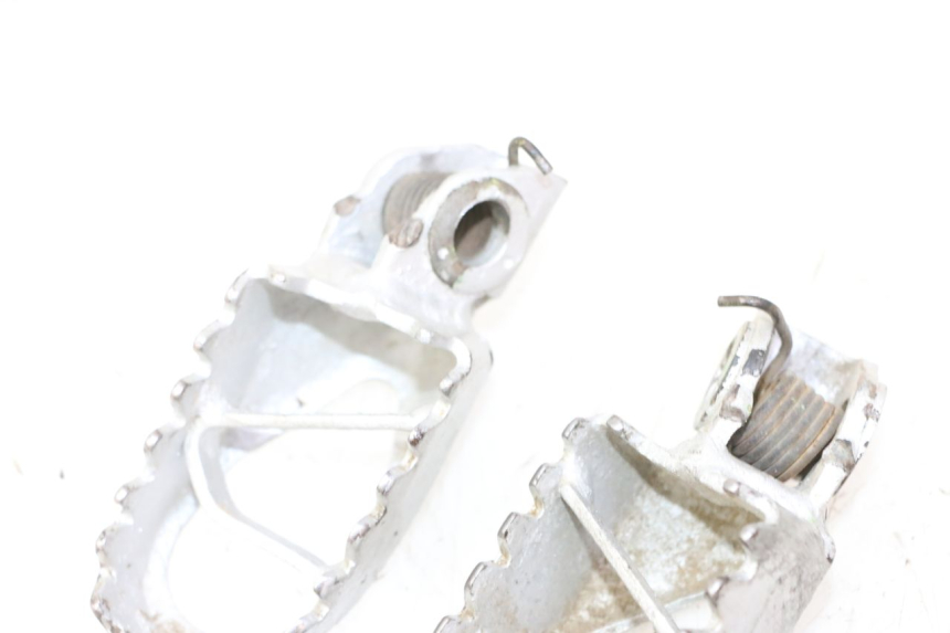 photo de FUSSRASTEN VORN KAWASAKI KX 65 (2000 - 2019) - Oberflächenzustand und Material