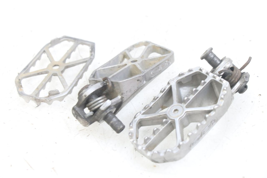 photo de VORDERE FUßRASTENPAAR KAWASAKI KXF KX-F 250 (2012 - 2014) - Zoom auf Gebrauchszustand