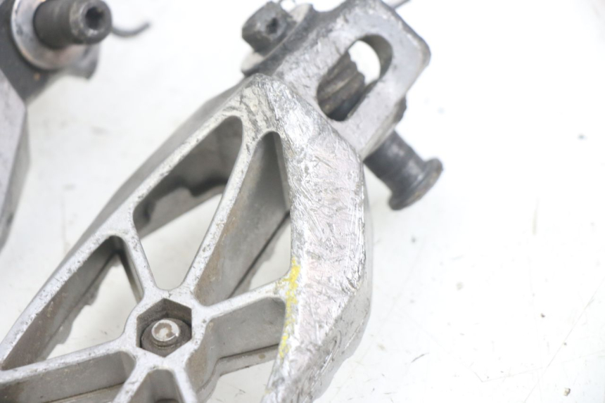 photo de VORDERE FUßRASTENPAAR KAWASAKI KXF KX-F 250 (2012 - 2014) - Details der Befestigungspunkte