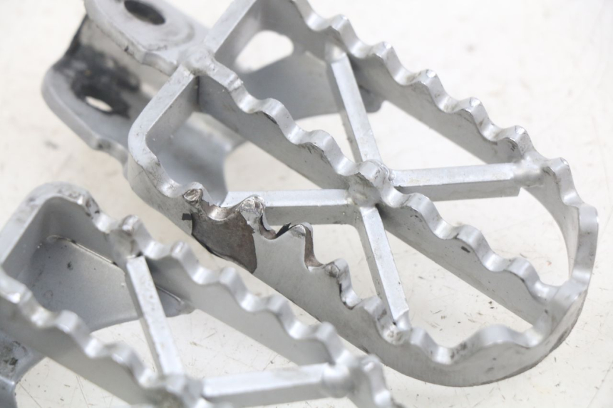 photo de VORDERE FUßRASTENPAAR YCF R-START 125 - Technische Nahaufnahme