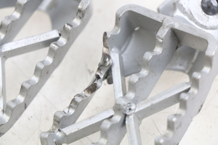 photo de VORDERE FUßRASTENPAAR YCF R-START 125 - Gesamtansicht des Produkts