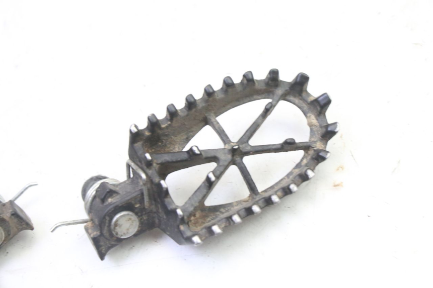 photo de VORDERE FUßRASTENPAAR APOLLO RFZ 150 - Zoom auf Gebrauchszustand