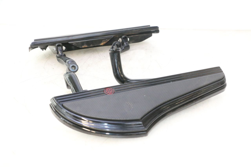photo de FUSSRASTEN VORN HARLEY DAVIDSON ROAD GLIDE FLTRXSE 1920 (2018 - 2022) - Alternativer Blickwinkel