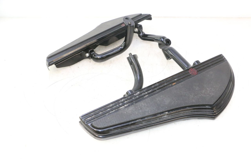 photo de FUSSRASTEN VORN HARLEY DAVIDSON ROAD GLIDE FLTRXSE 1920 (2018 - 2022) - Oberflächenzustand und Material
