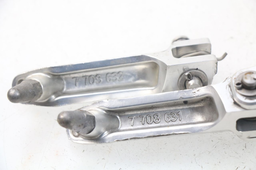 photo de FUSSRASTEN VORN BMW S RR ABS S1000RR 1000 (2009 - 2011) - Zoom auf Gebrauchszustand