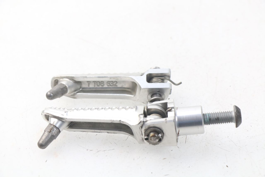 photo de FUSSRASTEN VORN BMW S RR ABS S1000RR 1000 (2009 - 2011) - Technische Nahaufnahme