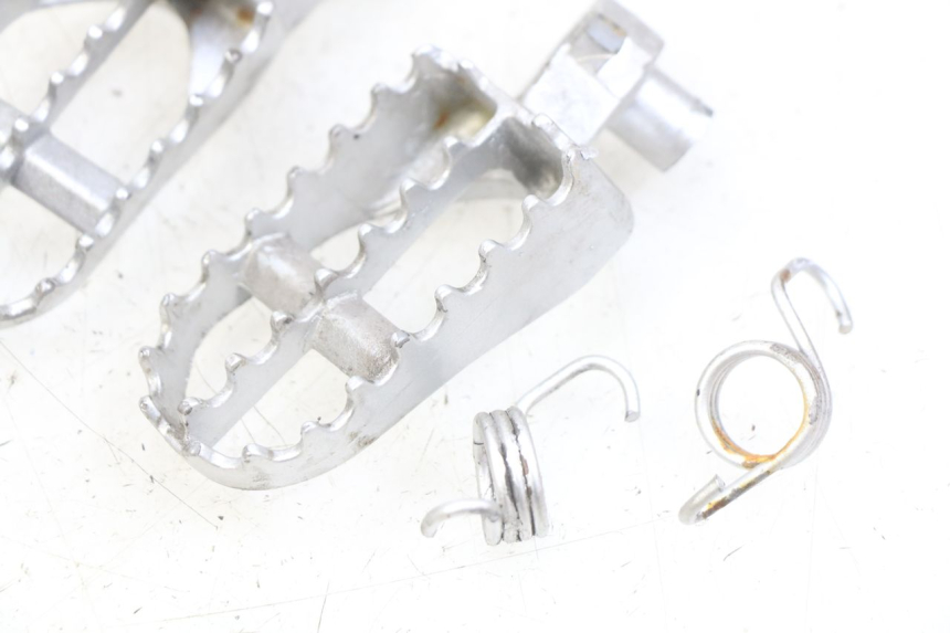 photo de VORDERE FUßRASTENPAAR GAS-GAS SM ROOKIE 50 (2001 - 2005) - Technische Nahaufnahme