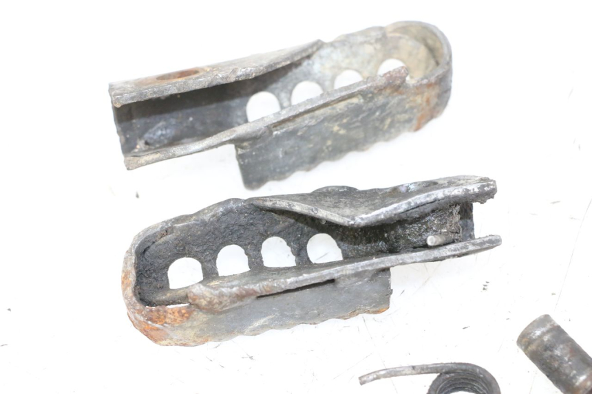 photo de VORDERE FUßRASTENPAAR GILERA SMT SUPERMOTARD 50 (2009 - 2017) - Zoom auf Gebrauchszustand