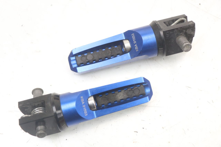 photo de FUSSRASTEN VORN SUZUKI GSR 750 (2011 - 2017) - Technische Nahaufnahme