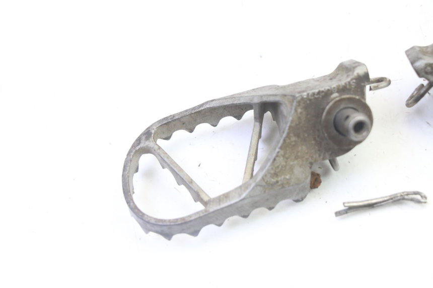 photo de FUSSRASTEN VORN KTM SX 85 (2013 - 2017) - Details der Befestigungspunkte