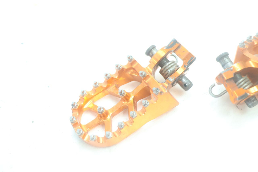 photo de FUSSRASTEN VORN KTM SX 85 (2018 - 2024) - Detailansicht des Bauteils