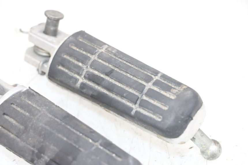 photo de FUSSRASTEN VORN YAMAHA TDM ABS 900 (2002 - 2014) - Zoom auf Gebrauchszustand