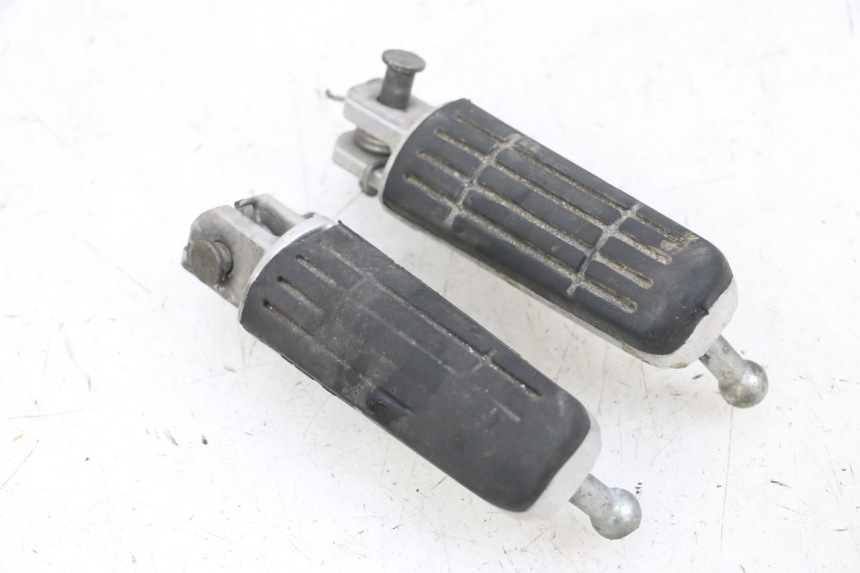 photo de FUSSRASTEN VORN YAMAHA TDM ABS 900 (2002 - 2014) - Technische Nahaufnahme