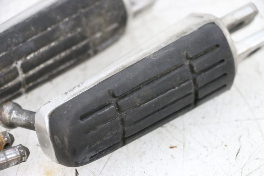 photo de FUSSRASTEN VORN YAMAHA TDM ABS 900 (2002 - 2014) - Geprüftes Gebrauchtteil