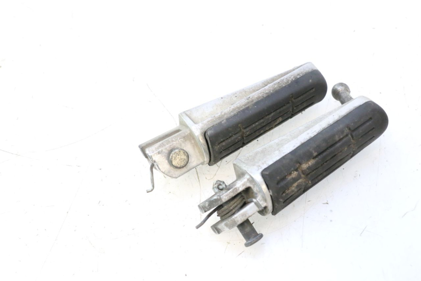 photo de FUSSRASTEN VORN YAMAHA TDM ABS 900 (2002 - 2014) - Oberflächenzustand und Material