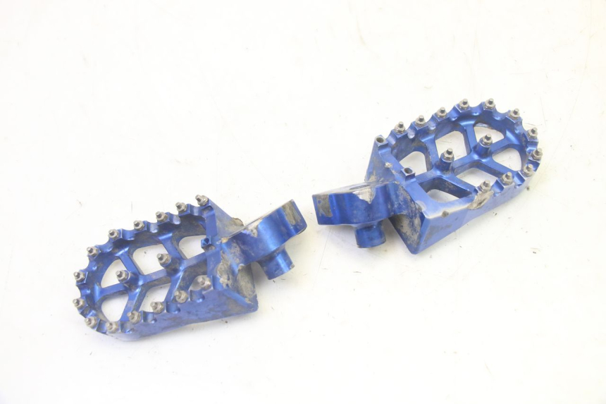 photo de FUSSRASTEN VORN YAMAHA YZ-F YZF 250 (2014 - 2018) - Details der Befestigungspunkte