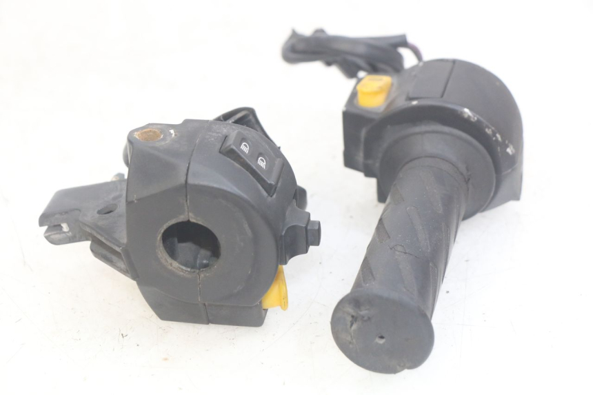 photo de PAAR LENKERENDEN PEUGEOT KISBEE 2T 50 (2010 - 2017) - Details der Befestigungspunkte