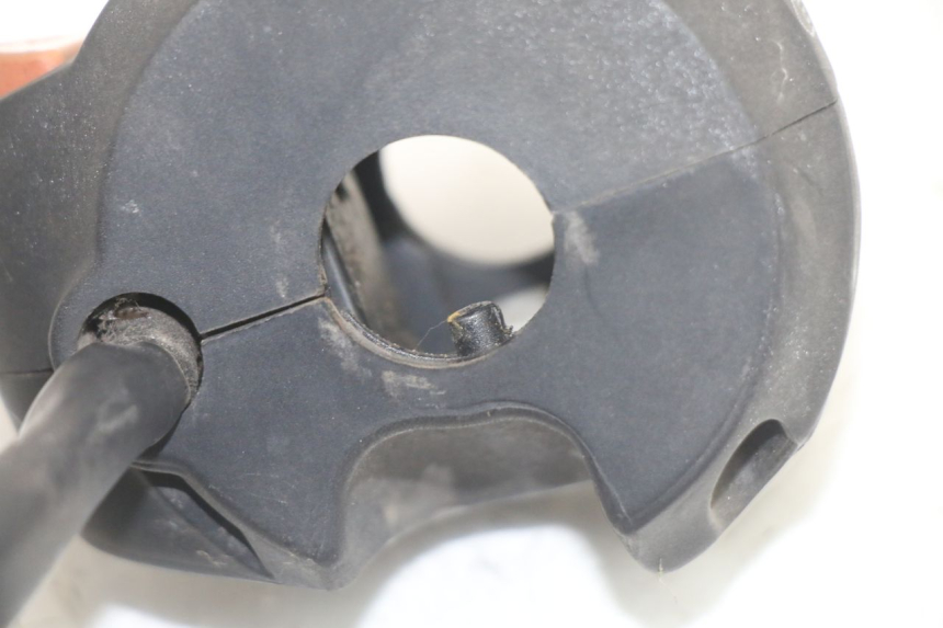 photo de SCHALTER PEUGEOT SATELIS COMPRESSOR K15 125 (2006 - 2009) - Details der Befestigungspunkte