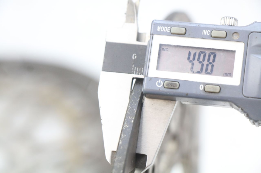 photo de VORDERE BREMSSCHEIBENSET HONDA CBR RR FIREBLADE 900 (1992 - 1994) - Fokus auf die Struktur