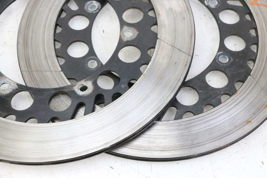 photo de BREMSSCHEIBE VORNE YAMAHA FJ 36Y 1100 (1984 - 1985) - Oberflächenzustand und Material