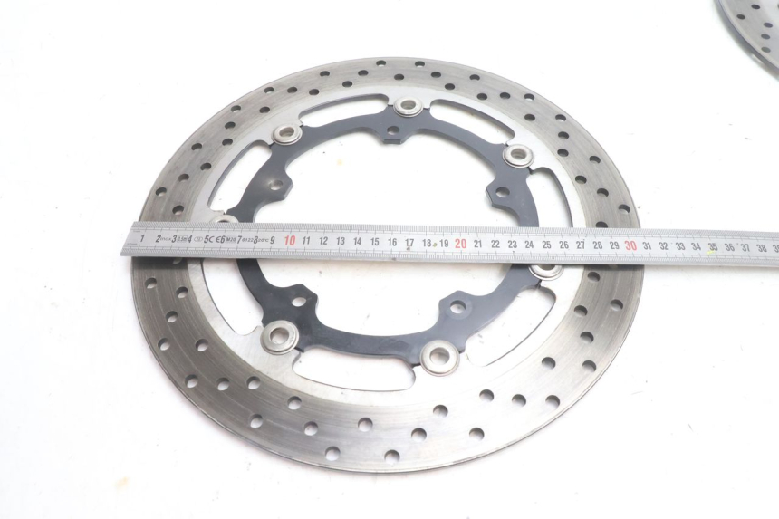 photo de BREMSSCHEIBE VORNE YAMAHA FZ8 800 (2010 - 2016) - Details der Befestigungspunkte