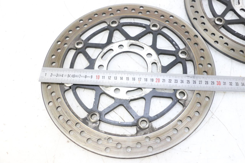 photo de BREMSSCHEIBE VORNE SUZUKI GSXR GSX-R 1000 (2003 - 2004) - Technische Nahaufnahme