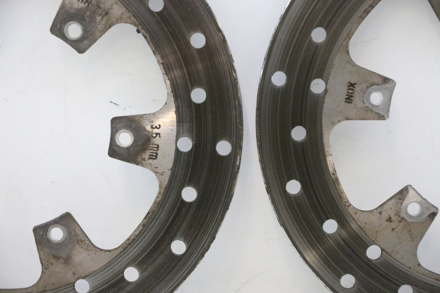 photo de BREMSSCHEIBE VORNE PIAGGIO MP3 125 (2006 - 2014) - Details der Befestigungspunkte