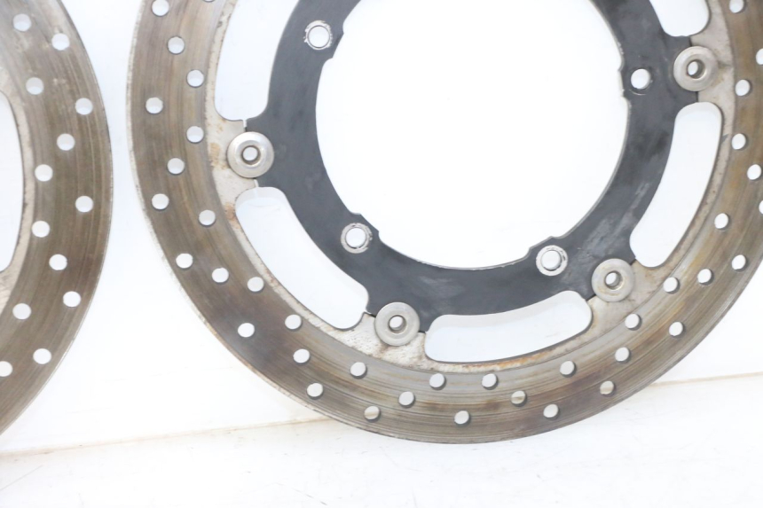 photo de BREMSSCHEIBE VORNE YAMAHA XJ6 ABS 600 (2008 - 2016) - Details der Befestigungspunkte
