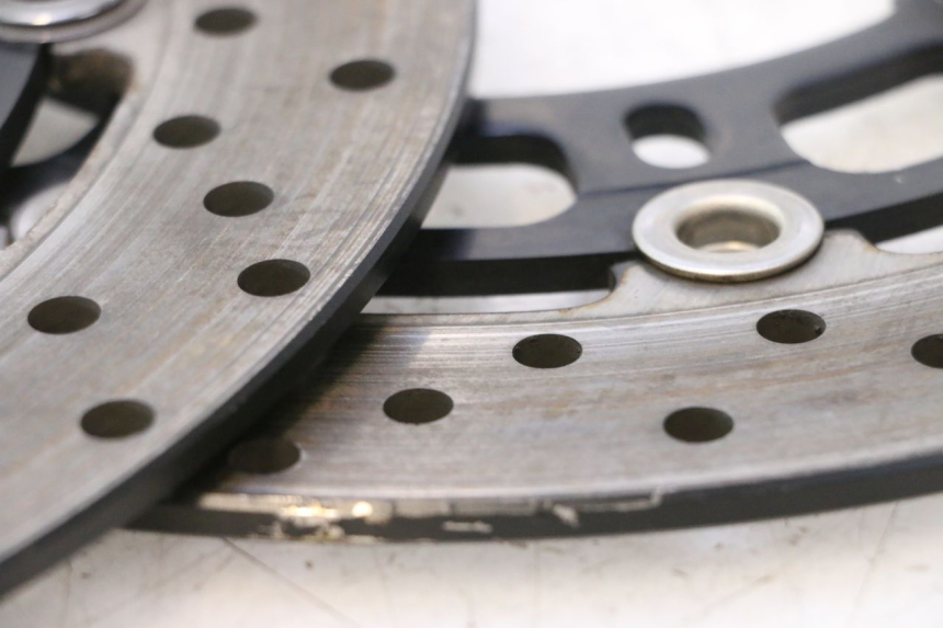 photo de BREMSSCHEIBE VORNE YAMAHA YZF R6 600 (2008 - 2009) - Details der Befestigungspunkte
