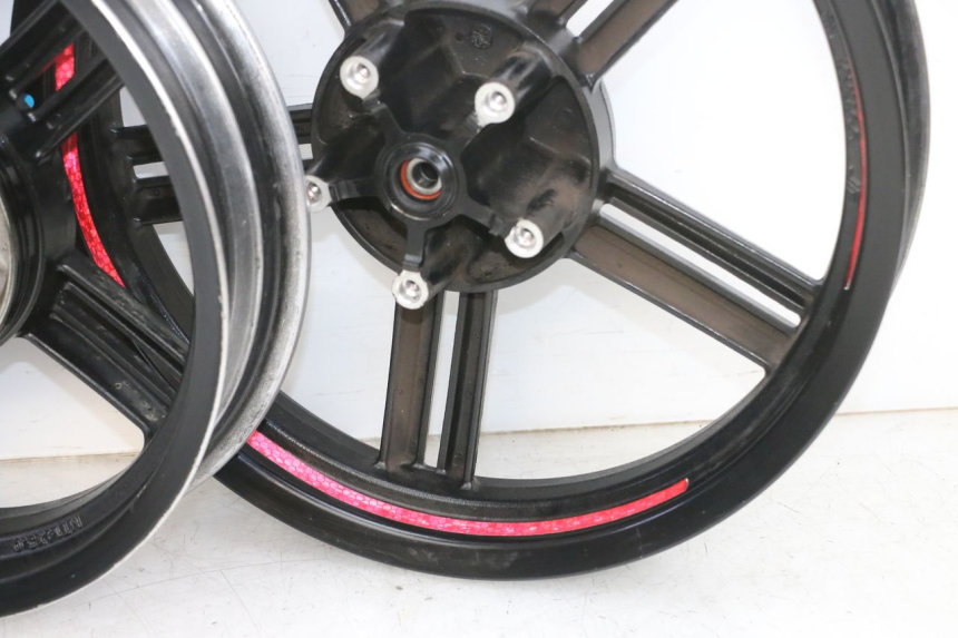 photo de FELGE PAAR KYMCO AGILITY 16+ 4T 50 (2018 - 2023) - Zoom auf Gebrauchszustand