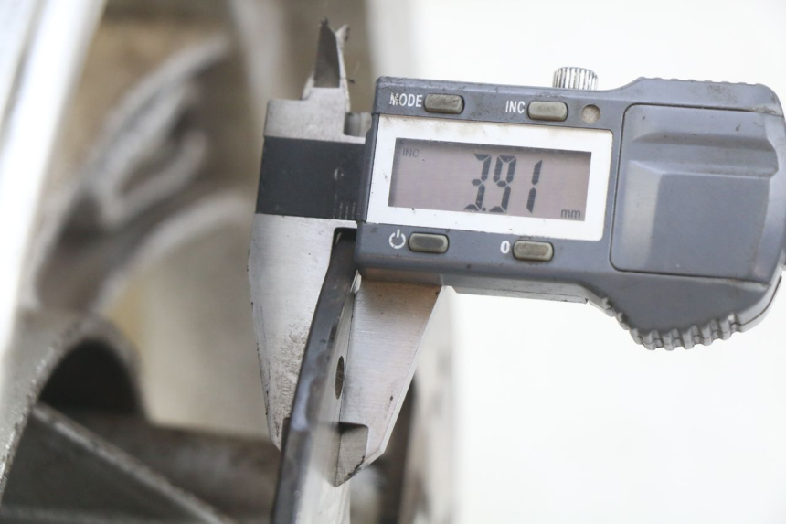 photo de FELGENPAAR PEUGEOT KISBEE 2T 50 (2010 - 2017) - Zoom auf Gebrauchszustand