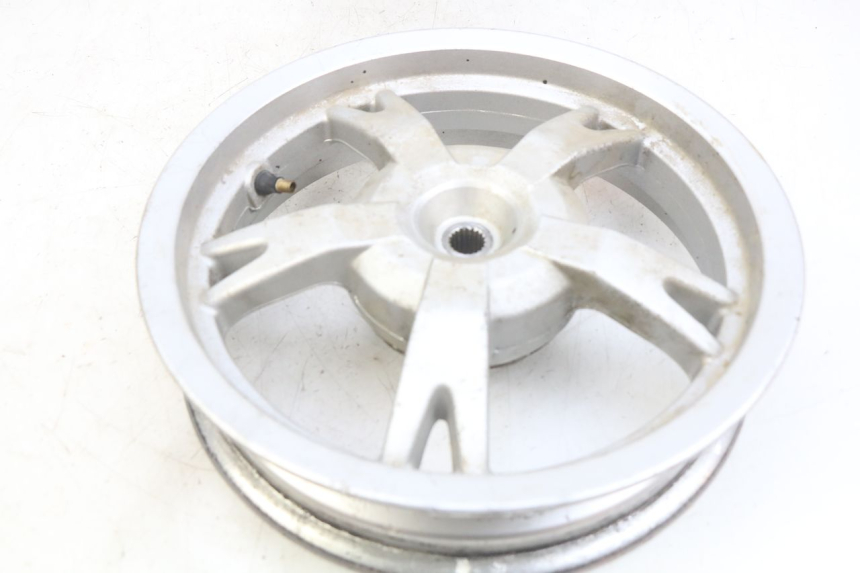 photo de FELGENPAAR PEUGEOT KISBEE 2T 50 (2010 - 2017) - Details der Befestigungspunkte