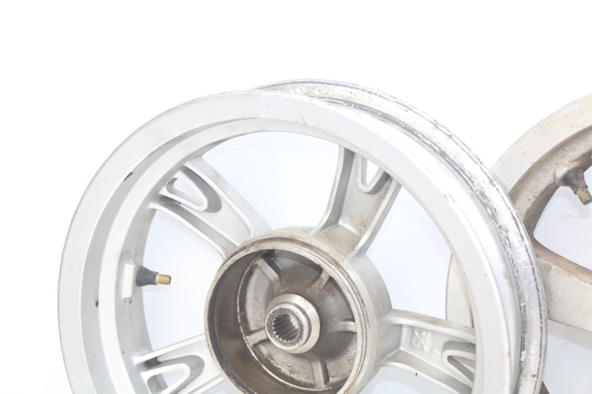 photo de FELGENPAAR PEUGEOT KISBEE 2T 50 (2010 - 2017) - Oberflächenzustand und Material