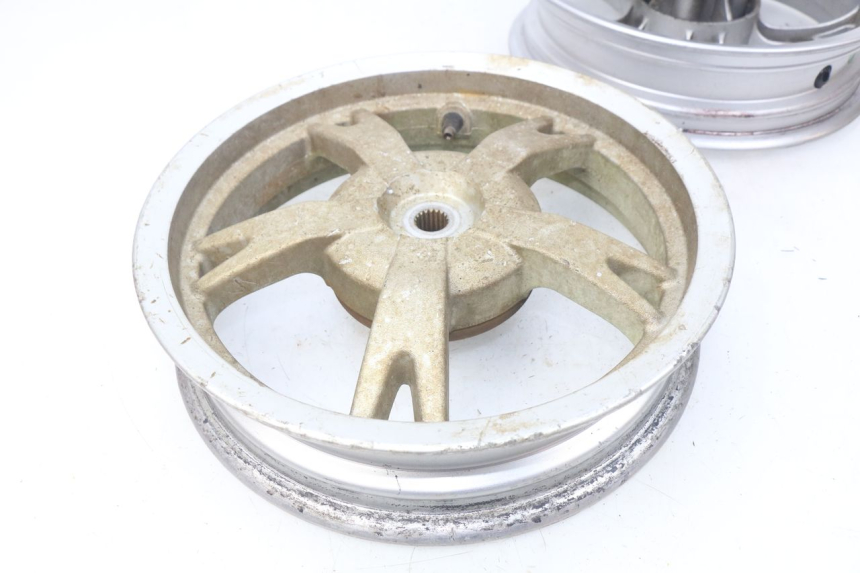 photo de FELGENPAAR PEUGEOT KISBEE 4T 50 (2010 - 2017) - Zoom auf Komponenten