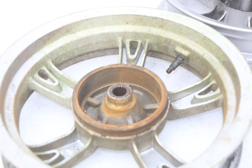 photo de FELGENPAAR PEUGEOT KISBEE 4T 50 (2010 - 2017) - Hochauflösende Nahaufnahme