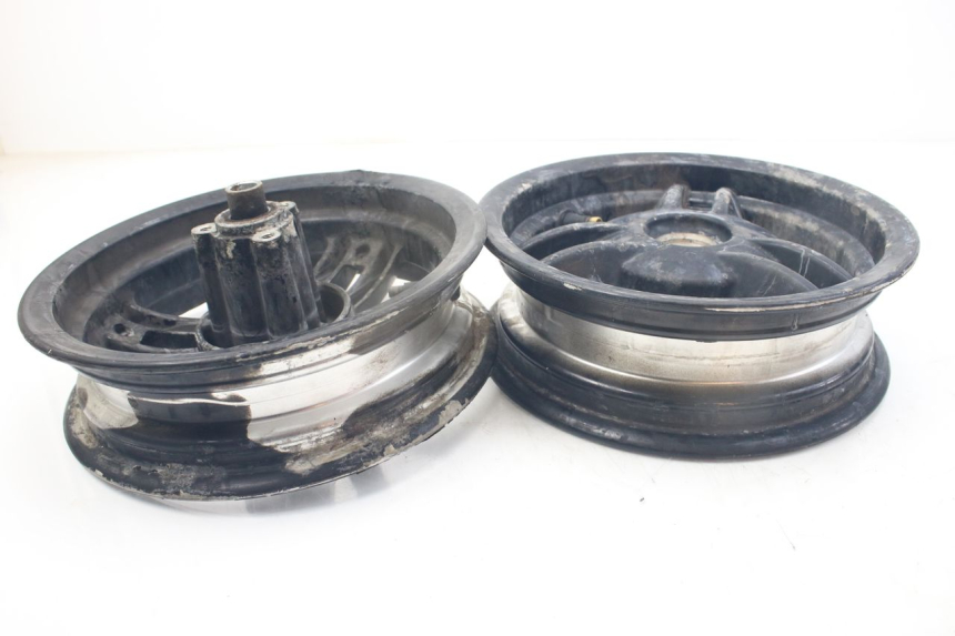 photo de FELGENPAAR PEUGEOT LUDIX SNAKE 2T 50 (2004 - 2014) - Details der Befestigungspunkte